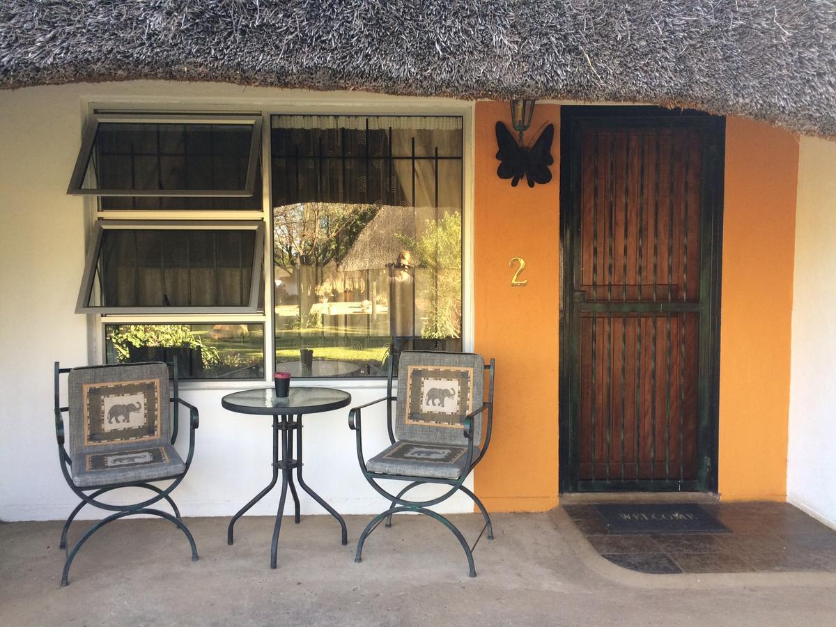 Lion'S Den Guesthouse Otjiwarongo Esterno foto
