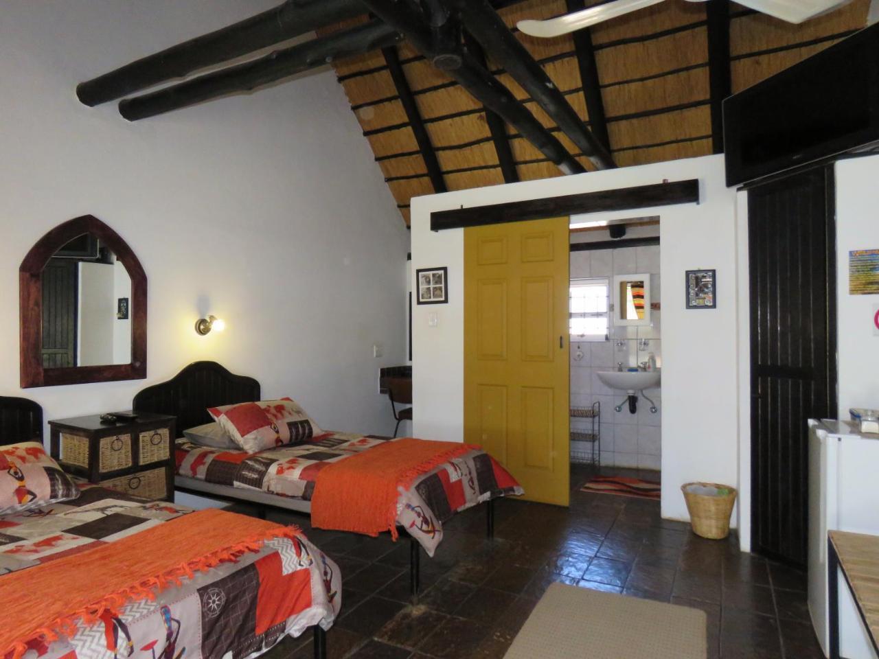 Lion'S Den Guesthouse Otjiwarongo Esterno foto