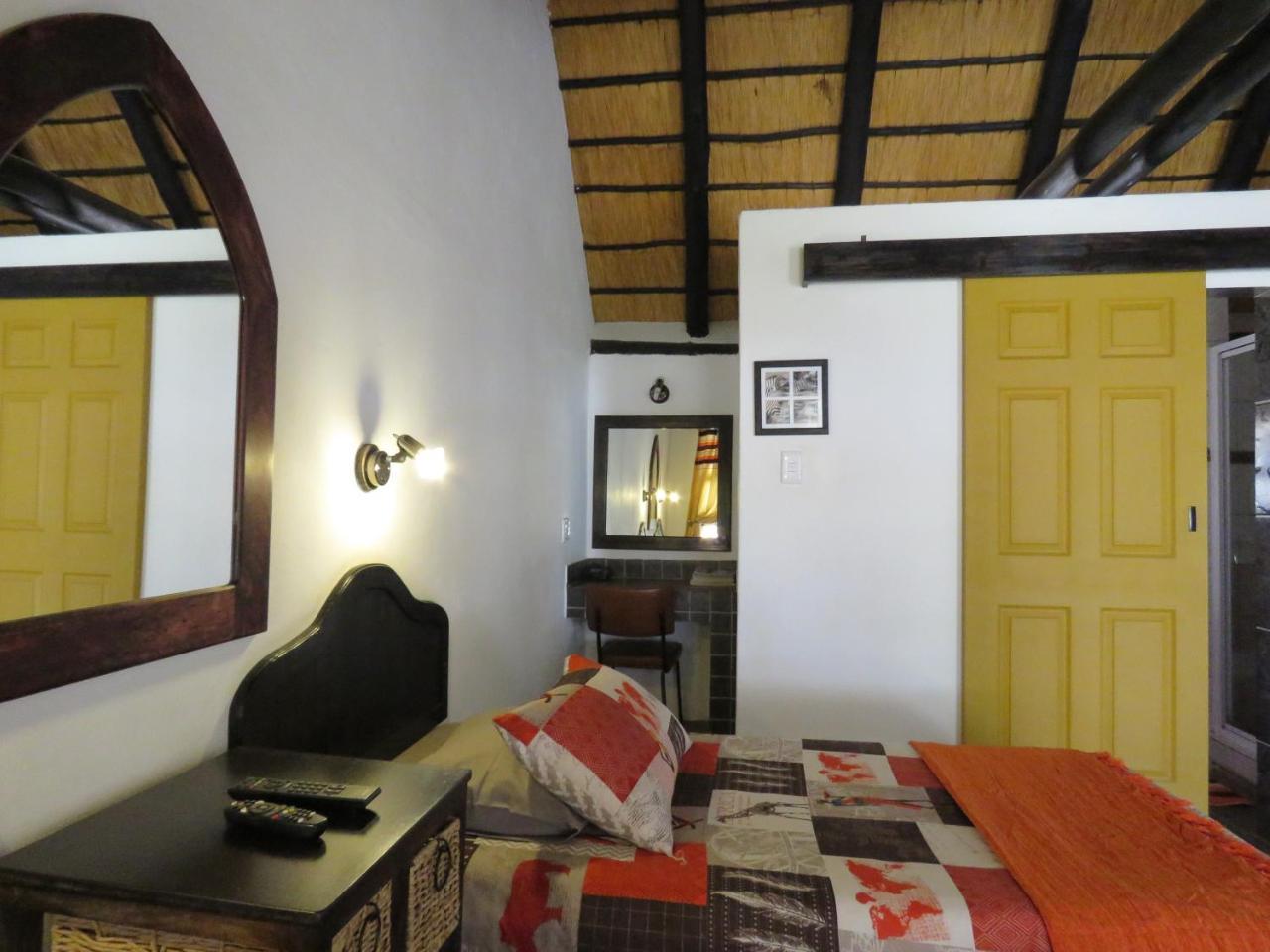 Lion'S Den Guesthouse Otjiwarongo Esterno foto
