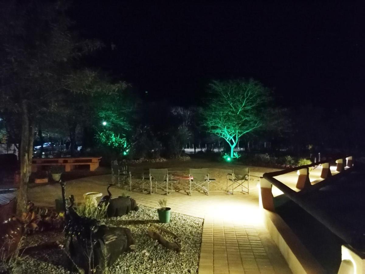 Lion'S Den Guesthouse Otjiwarongo Esterno foto