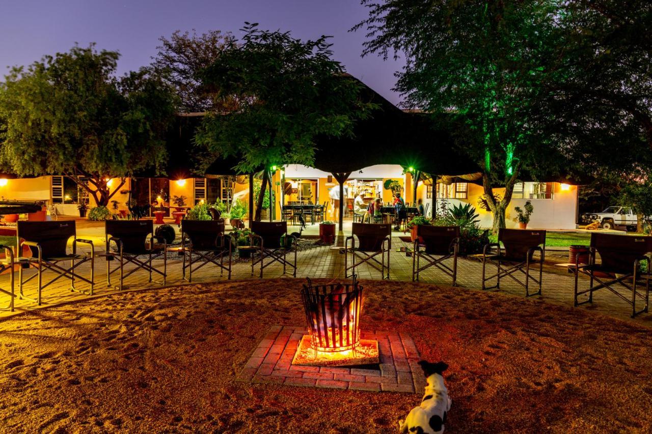 Lion'S Den Guesthouse Otjiwarongo Esterno foto