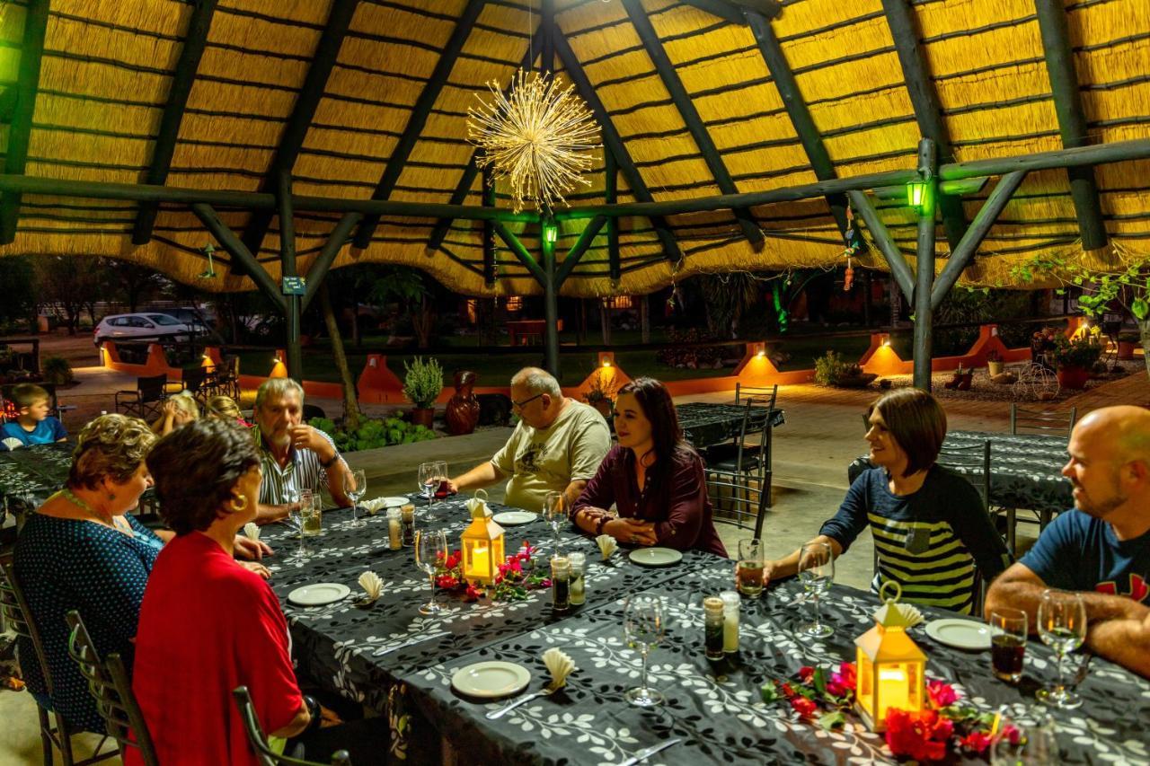 Lion'S Den Guesthouse Otjiwarongo Esterno foto