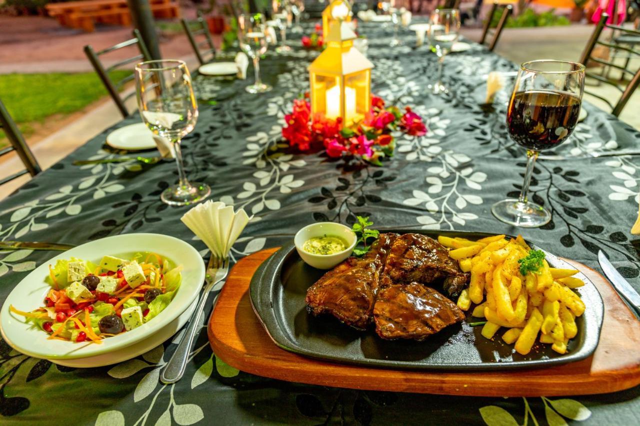 Lion'S Den Guesthouse Otjiwarongo Esterno foto