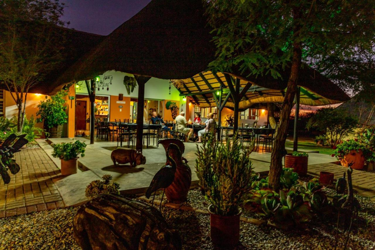 Lion'S Den Guesthouse Otjiwarongo Esterno foto
