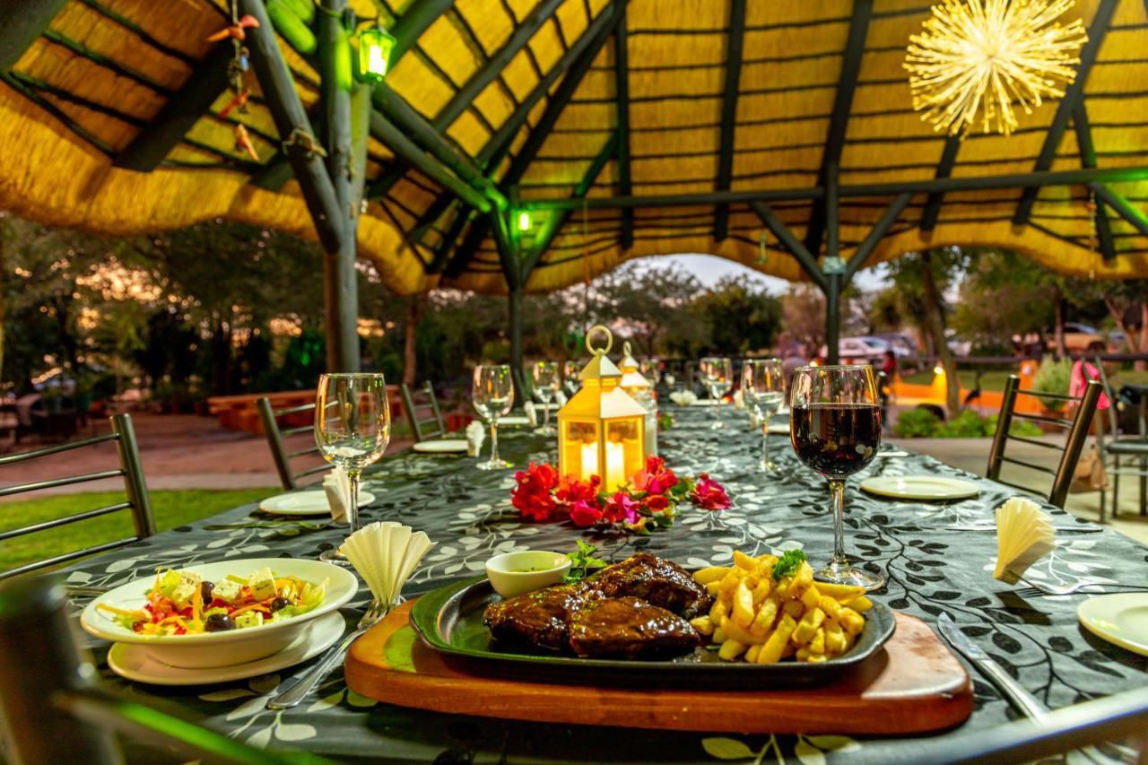 Lion'S Den Guesthouse Otjiwarongo Esterno foto