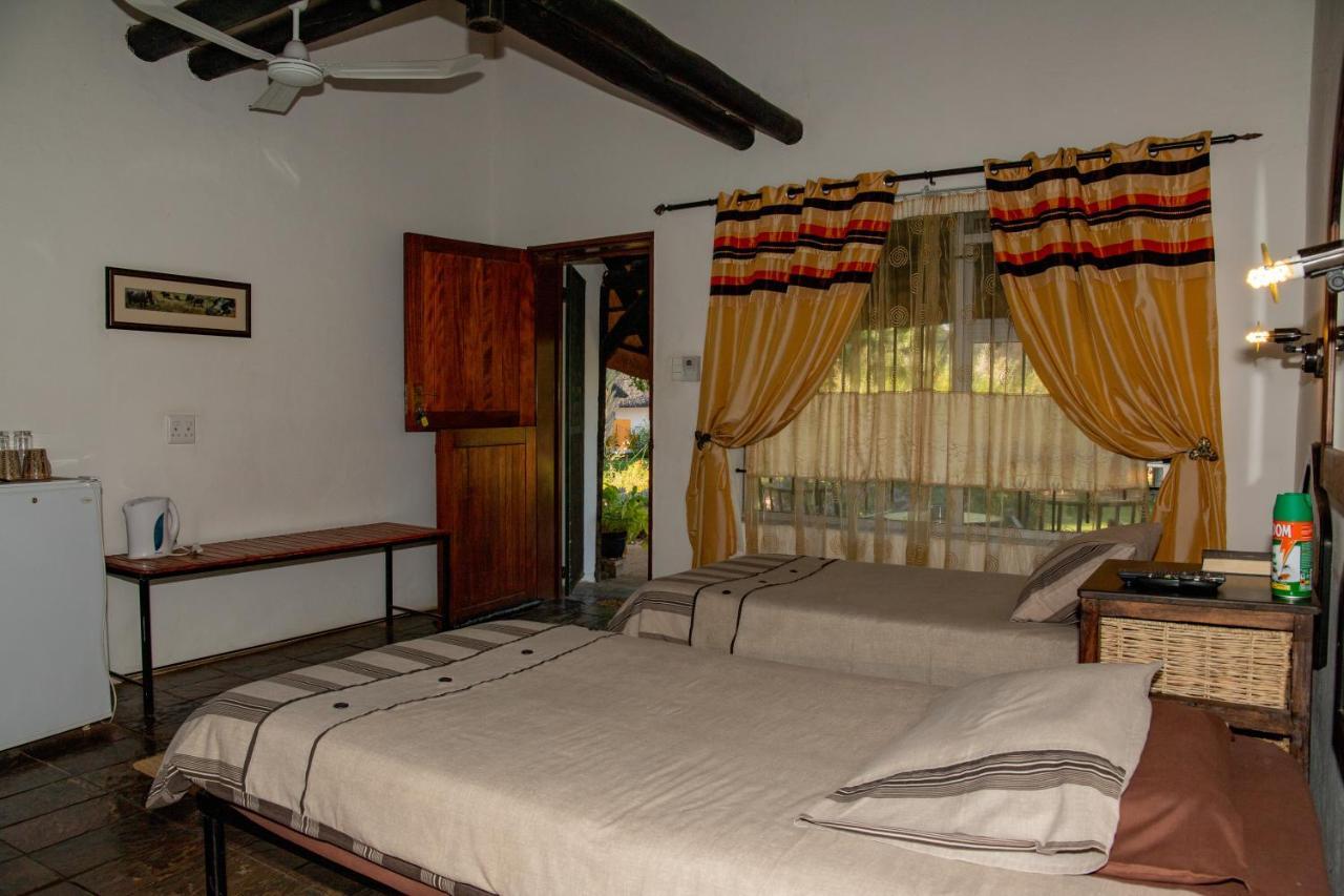 Lion'S Den Guesthouse Otjiwarongo Esterno foto