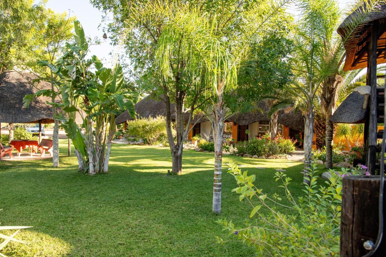 Lion'S Den Guesthouse Otjiwarongo Esterno foto