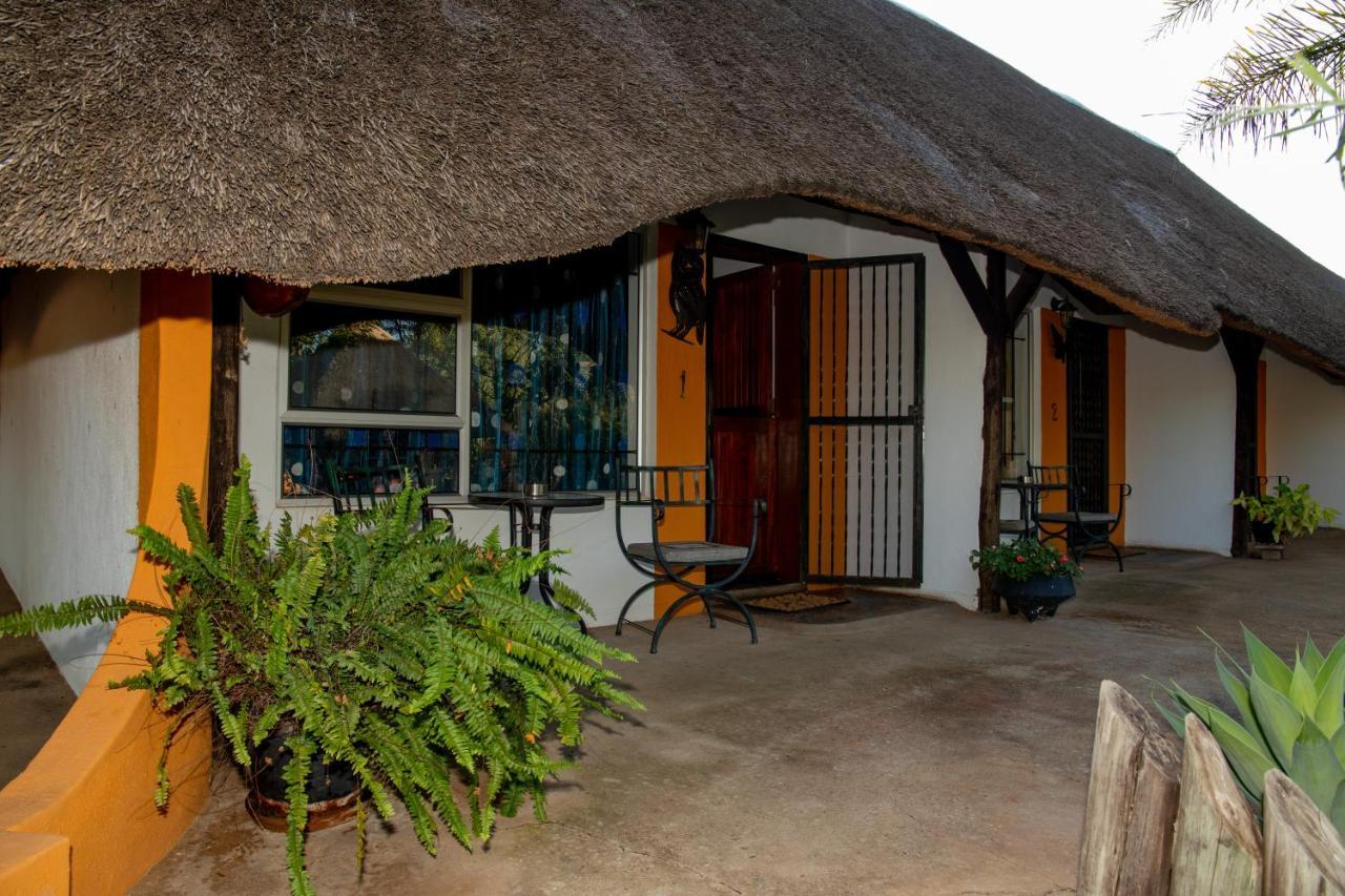 Lion'S Den Guesthouse Otjiwarongo Esterno foto