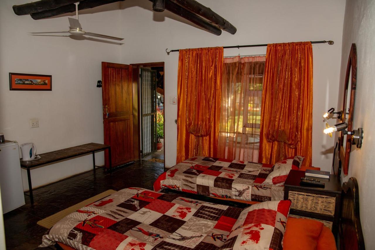 Lion'S Den Guesthouse Otjiwarongo Esterno foto