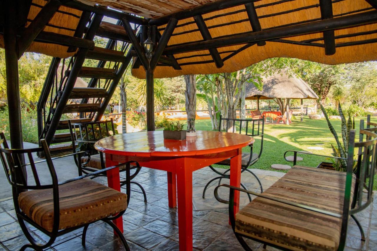 Lion'S Den Guesthouse Otjiwarongo Esterno foto