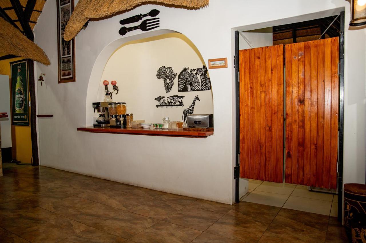 Lion'S Den Guesthouse Otjiwarongo Esterno foto