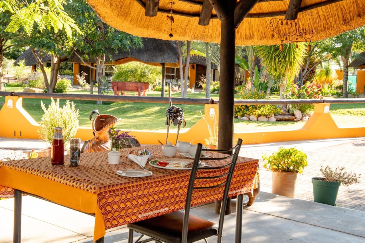 Lion'S Den Guesthouse Otjiwarongo Esterno foto