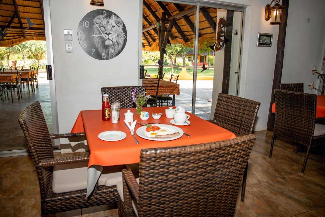 Lion'S Den Guesthouse Otjiwarongo Esterno foto