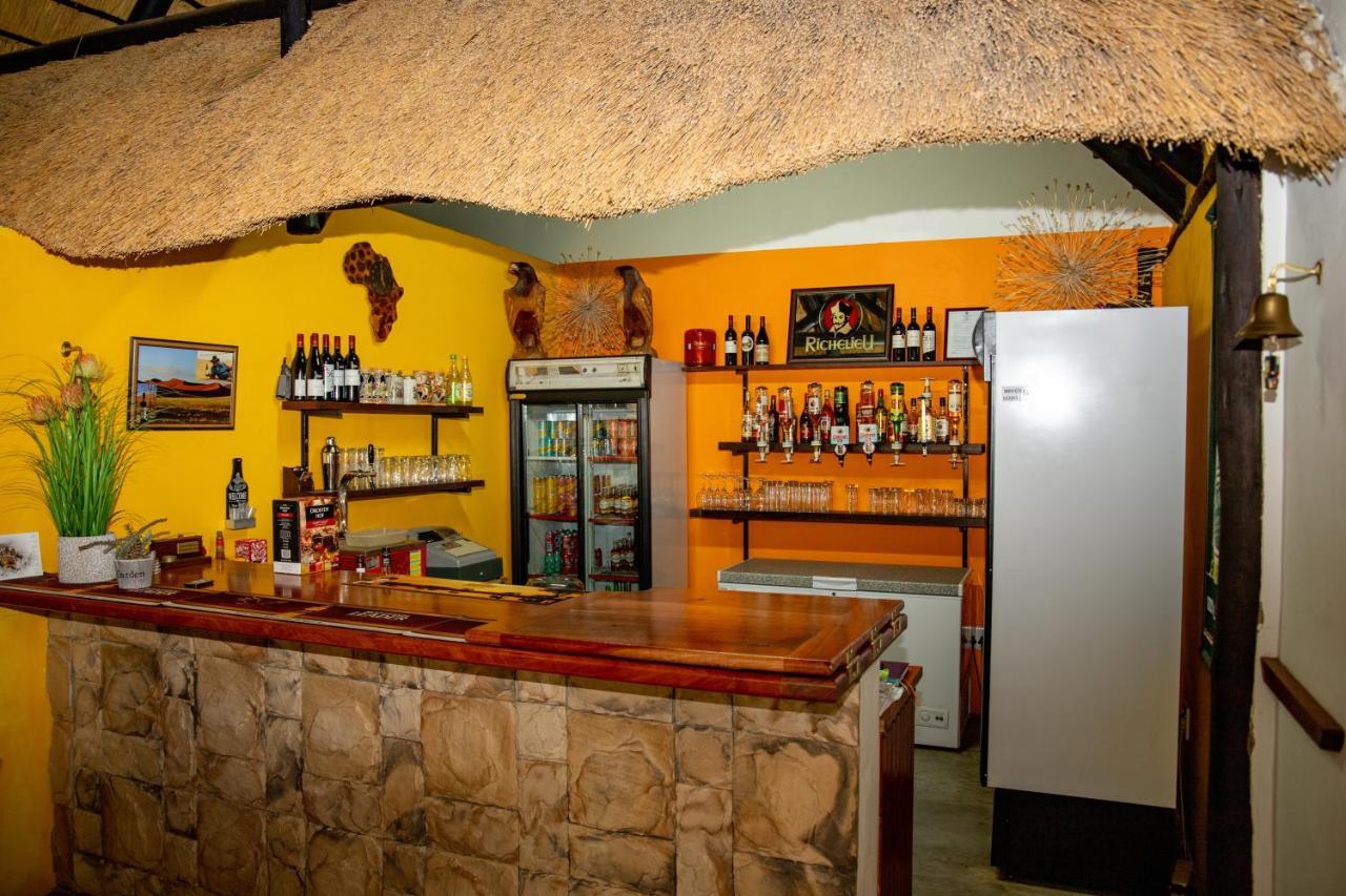 Lion'S Den Guesthouse Otjiwarongo Esterno foto