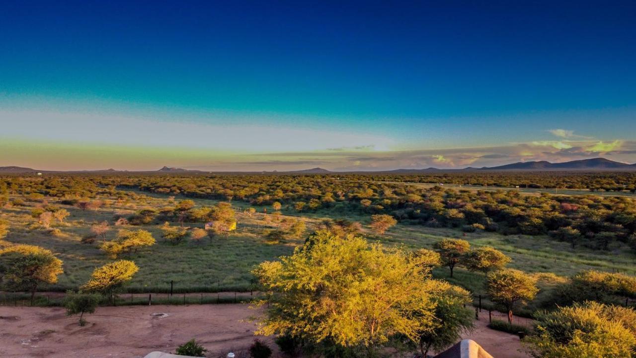Lion'S Den Guesthouse Otjiwarongo Esterno foto