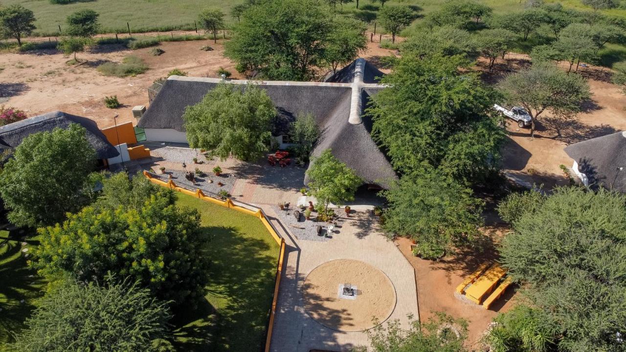 Lion'S Den Guesthouse Otjiwarongo Esterno foto