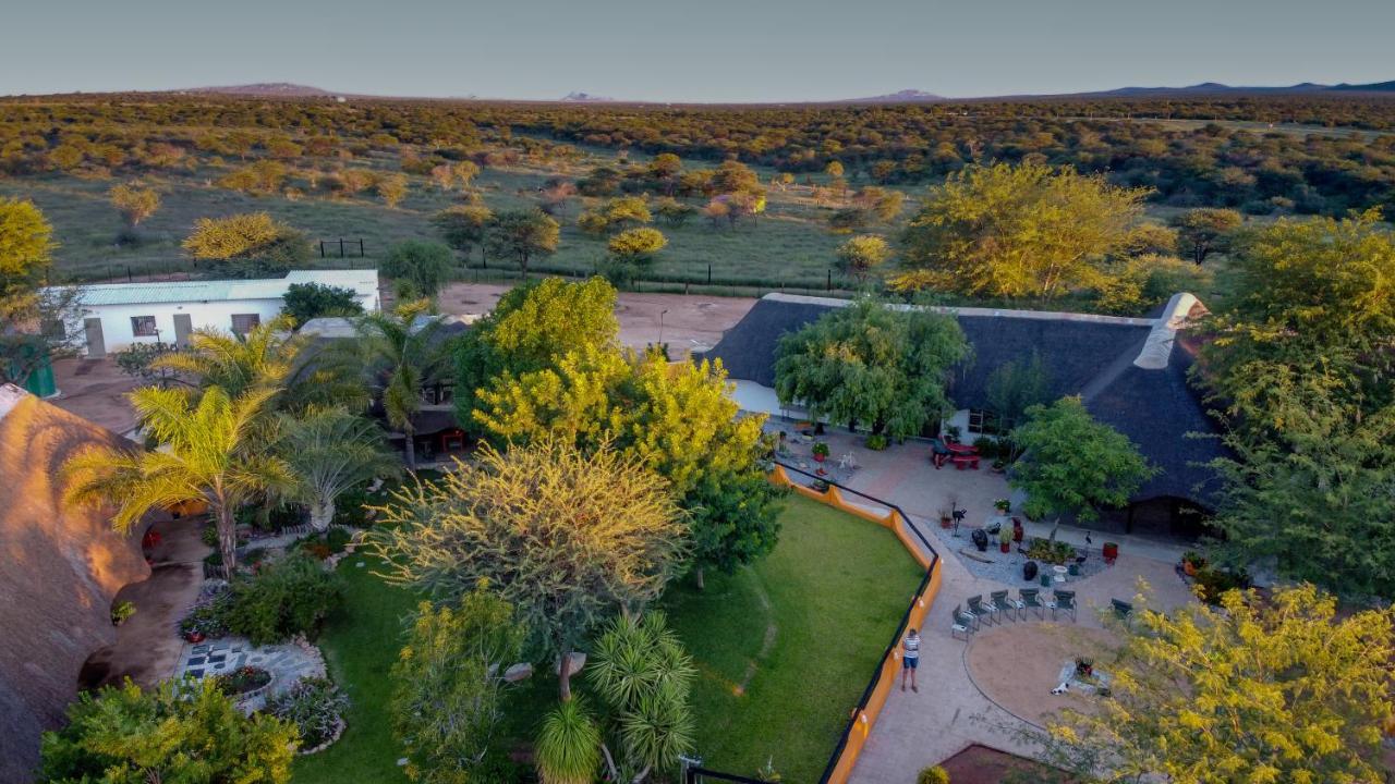 Lion'S Den Guesthouse Otjiwarongo Esterno foto